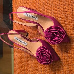 CHARLES DAVID BRAND WOMEN'S MAGENTA DRESSY FLORAL STRAPPY SATIN HEELS SIZE 5.5